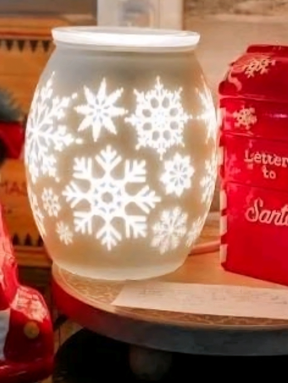 Scentsy White Frosted Wax Warmer with Snow Flake Accents